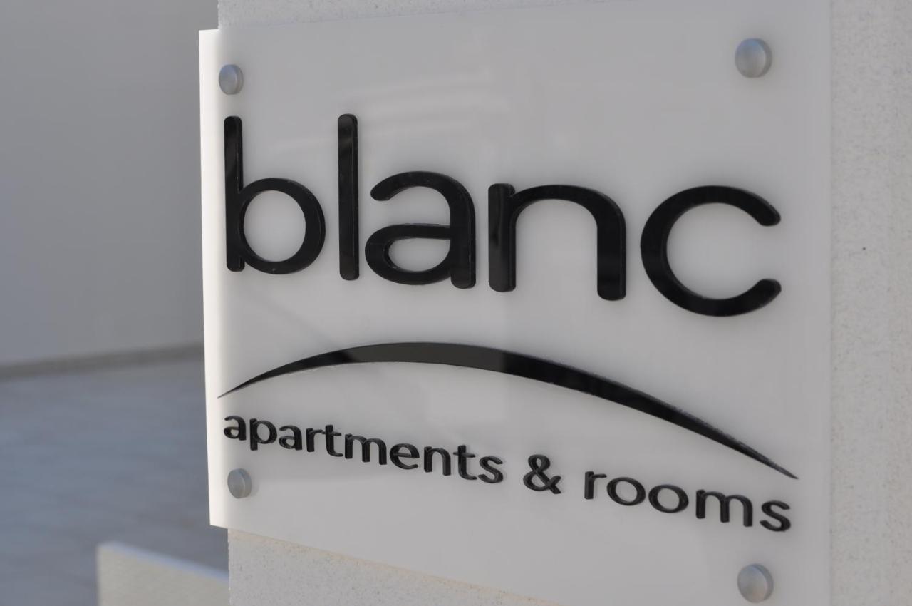 Blanc Apartments E Rooms بورتو سيساريو المظهر الخارجي الصورة