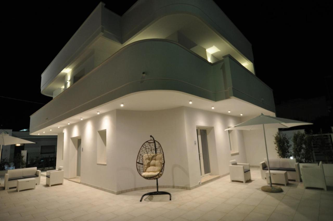Blanc Apartments E Rooms بورتو سيساريو المظهر الخارجي الصورة