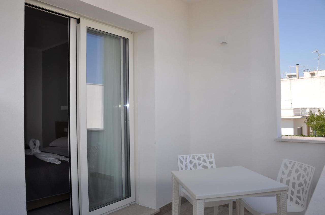 Blanc Apartments E Rooms بورتو سيساريو المظهر الخارجي الصورة